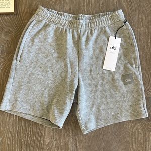 Mens alo light glenplaid men's shorts. Size M.